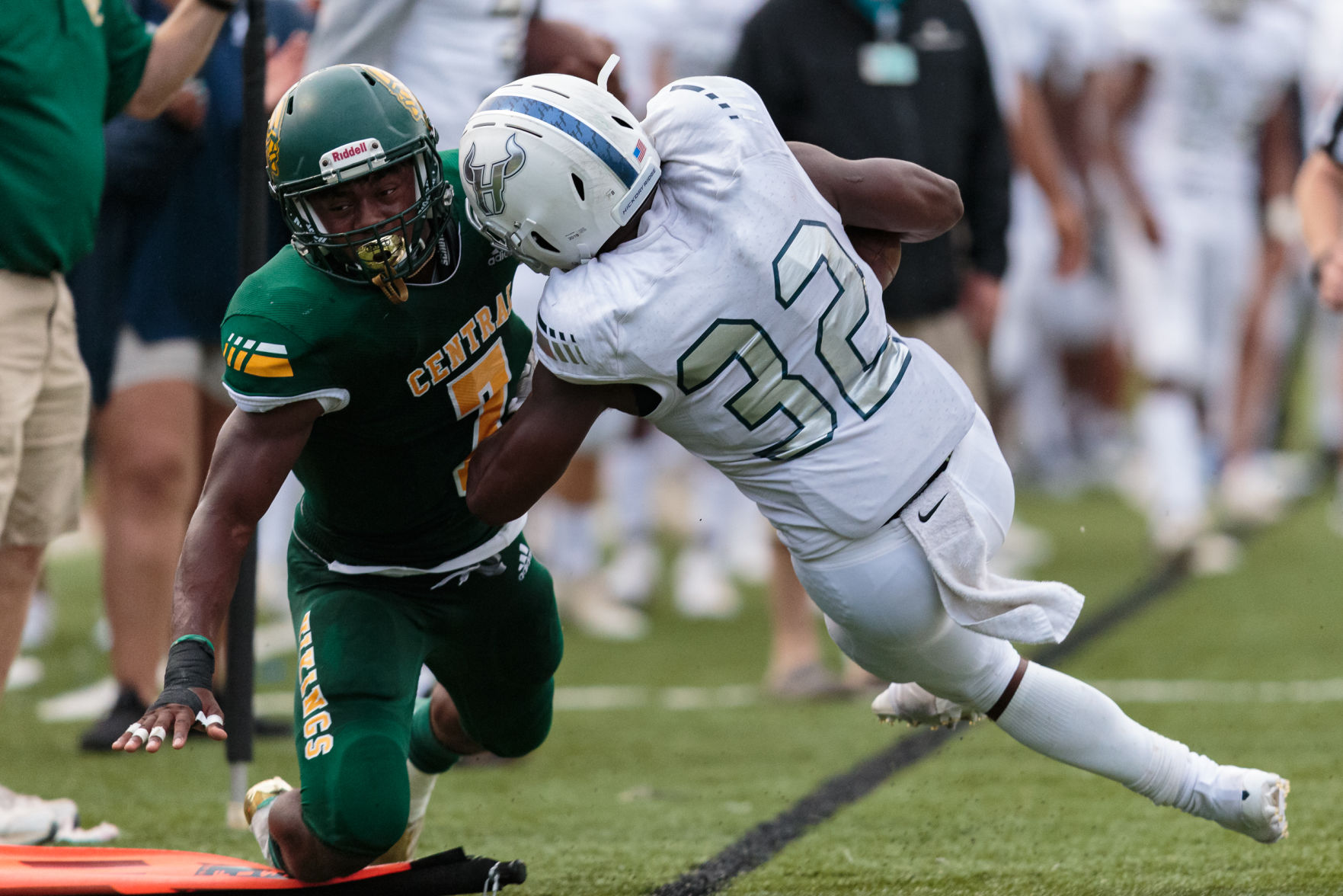 The Ragin' Bulls come from behind in the Battle of the Horns to defeat the Vikings 27-20.